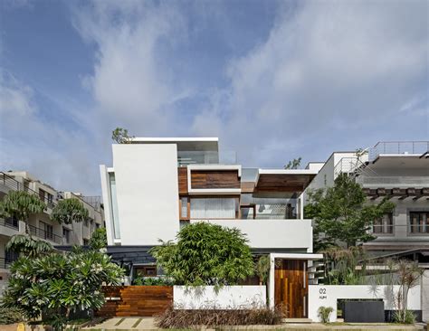 Floating Walls House / Crest Architects ArchDaily