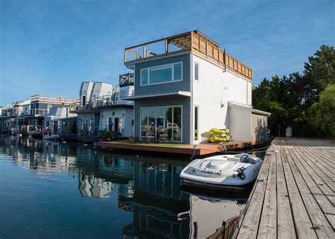 Floating house for sale. For deep-pocketed homebuyers who fantasize about life on the water, a floating home in Seattle presents an opportunity to make a splash. The Aurora is a 4,850-square-foot residence docked on the ... 