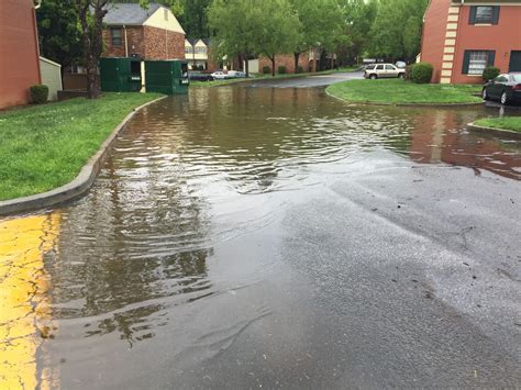 Flooding and downed trees muddle Friday traffic, as rains and wind enter DC region