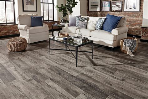 Floor and decor vinyl plank. Vinyl and laminate flooring are two popular options for home remodeling projects. Choosing between the two isn’t always easy though. While vinyl and laminate might look alike in so... 