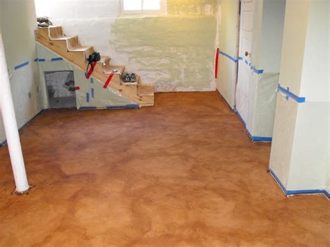 Floor paint for concrete. The best paint to use on a concrete floor is epoxy floor paint. This paint provides a hard-wearing, chemical-resistant finish that suits various applications. 