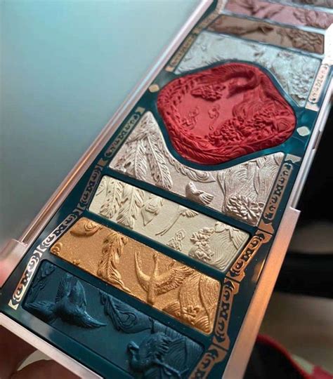 Florasis makeup. COMMAND THE STAGE. Versatile and silky smooth, bring your most avant-garde looks to life with seamless strokes of dramatic color made to perform. Beijing Opera Makeup Palette (Limited Edition) A MYRIAD OF COLORS FOR INFINITE DRAMA. $59.00 USD. 