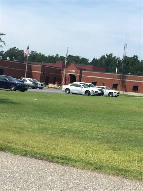 Florence County Sheriffs Office / Florence County Detention Center. Address. 6719 Friendfield Road, Effingham, South Carolina, 29541. Phone. 843-665-2121. Website. website. Nationwide Inmate Records Online Check. Jail records, court & arrest records, mugshots and even judicial reports.. 