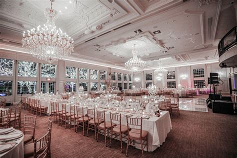 The Florentine Gardens wedding cost, located in the heart of New Jersey, is a stunning venue for weddings.With its Mediterranean-style architecture, lush gardens, and elegant ballroom, the Florentine Gardens provides a romantic and unforgettable setting for your special day.. 