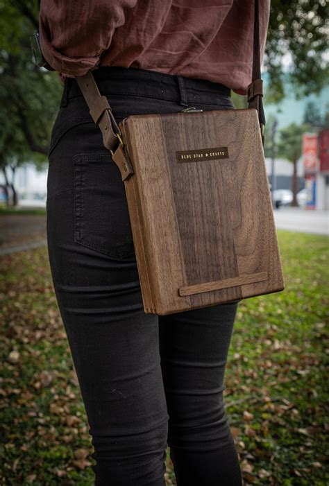 Flores Wood Messenger Luohe