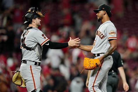 Flores homers twice, SF Giants rally past Cincinnati Reds for seventh straight win