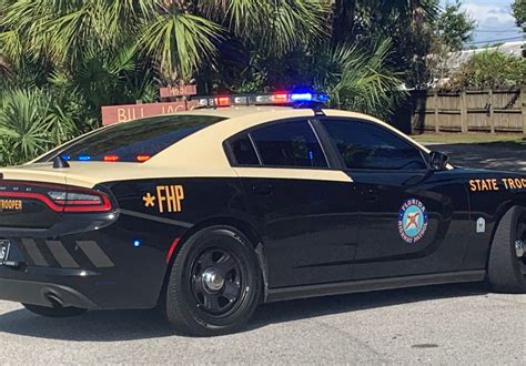Florida highway patrol chase.  Watch as FHP officers execute daring PIT ...