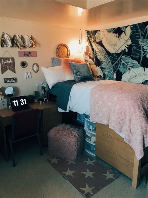 February 20, 2023. Elle Lazare. This article is written by a student writer from the Her Campus at FSU chapter. In my first year at Florida State, I had the opportunity to visit every residence hall on campus. Here’s how I would rank the halls based on their proximity, aesthetic, and overall vibe!. 