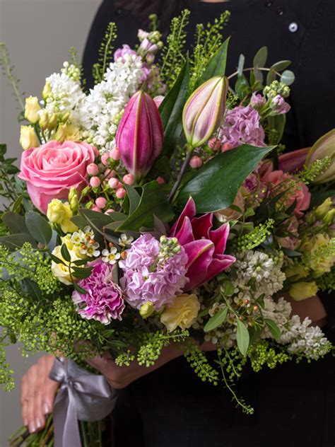 Florist Surrey - order gorgeous flowers online from Buds & Blooms …