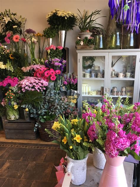 Florists in Lingfield Central Index