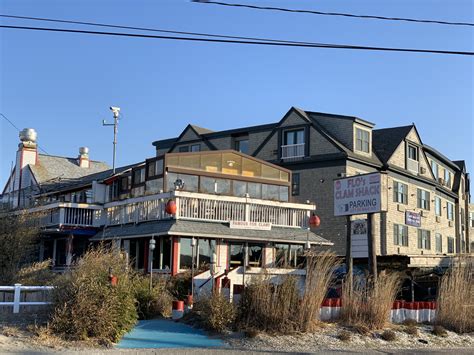 Flos clam shack. 8.2/ 10. 187. ratings. Ranked #2 for seafood restaurants in Middletown. This place is famous for their seafood. It's one of the most popular in the city! "Highly recommend the fried clams and clam cakes !" (7 Tips) "Amazing fried clams and great service" (7 Tips) 