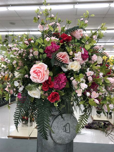 Flower arrangements hobby lobby. Three men entered the Little Nell Hotel in Aspen, Colorado, and used a screwdriver to open a display case, steal $800,000 in jewelry and walk out. The men did not wear masks. Three... 