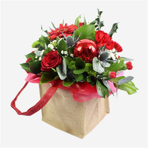 Flower delivery in Hamilton by 7 florists - Direct2florist UK