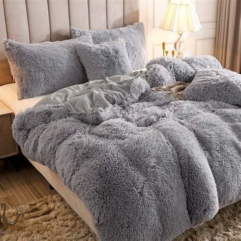 Fluffy bed. While the 28 x 18-inch, medium-plush pillow can carry a slight new-car chemical odor upon arrival, it fades quickly after some airing out. Another design aspect to note is the gray pattern, which ... 