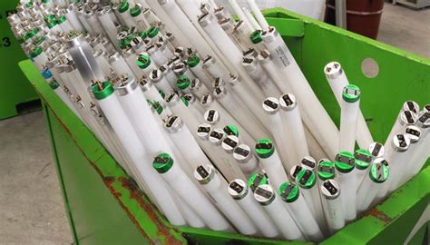 Fluorescent light bulb recycling. Light Bulb Recycling. Incandescent light bulbs and Halogen bulbs do not contain hazardous materials and can safely be thrown in the household trash or recycled at BatteriesPlus+. Fluorescent light bulbs come in various shapes from long 4-8 foot tubes to compact fluorescent bulbs (CFLs).Fluorescent tubes and CFL bulbs should never be thrown away in household … 