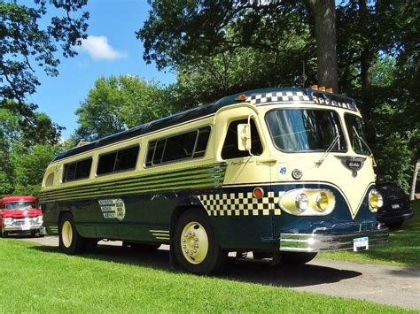 1948 Silverside Greyhound Bus - $11500 (Ellensburg