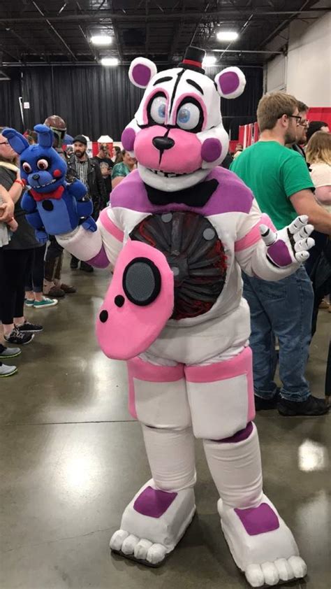 Aug 22, 2022 · When it comes to cosplay, the Five Nights at Freddy’s franchise has inspired some incredible, impressive, and absolutely mind-boggling looks and designs from every corner of the fanbase. From TikToks and social media to convention halls and Halloween parties, FNAF cosplays are a great way to really bring Fazbear’s special brand of fantasy ...