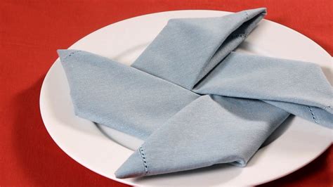 Folding napkins. 4 Decorative Napkin Folding Ideas 10 Creative Snowflake Decorations … 