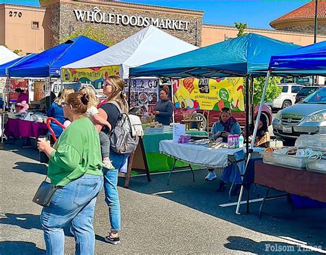 Folsom farmers market. Farmers and growers in Folsom have their own weekly market, too: The Paddock Farmers Market at the Giddy Up Folsom, held Thursdays from 2pm to 6 pm. Bring a lawn chair, because the market features live music starting at 3pm. Some 20 vendors rotate weekly, offering a wide variety of foods, body care items and fine art. Do a little shopping, then ... 
