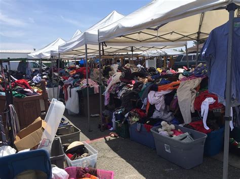 The Alameda Flea Market is located at 3900 Main Street, Alameda, CA, 94501. Along with the amazing shopping, you can enjoy some truly stunning views of San Francisco. Alameda Point Antiques Faire/Facebook. 