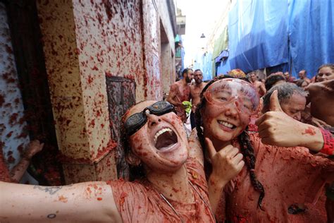 Food fight! Streets awash in tomato pulp during Spain's Tomatina party