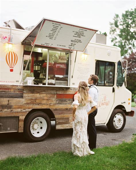 Food trucks for weddings. Well, you’re in luck! When booking a wedding food truck service from Curbside Foods, you will receive a day of special events coordinator who’ll look after all the little things like parking, garbage disposal, generator noise, line control, exterior lights, all while ensuring any dietary restrictions or allergies are respected. 