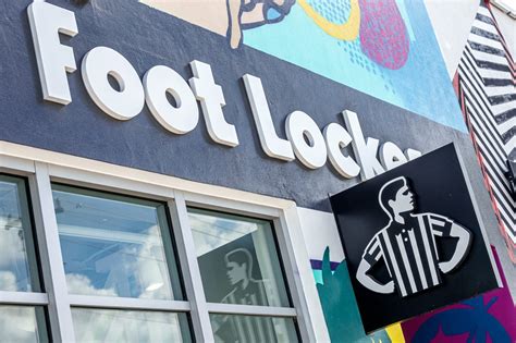 Foot Locker to close 400 mall locations: report