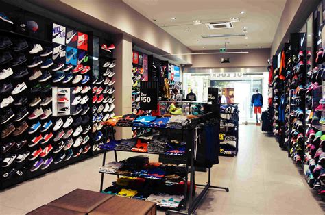 Foot locker outlets. Foot Locker provides the best selection of premium products for a wide variety of activities, including basketball, running, and training. From humble beginnings supplying the local community with premium footwear in the Puente Hills Mall in the City of Industry, California, Foot Locker branched out, and now boasts over 3,000 locations on ... 