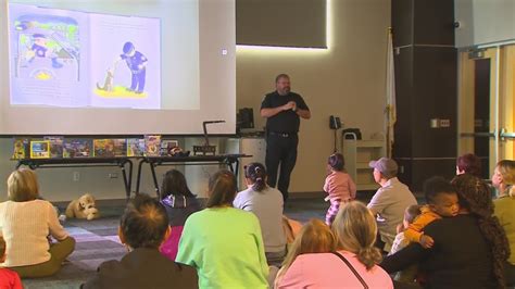 For more than 20 years, 'Story Time Cop' brings joy to kids in Naperville