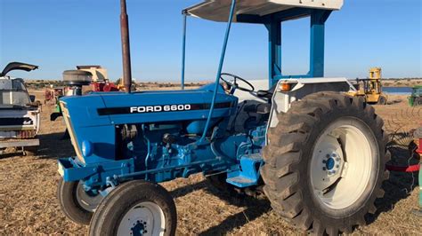 Jan 12, 2020 · The 600 Series of three- and four-cylinder tractors from Ford first hit the UK market in 1975, and included an impressive nine model variants. Although the smaller offerings in the new range (classified 7A1 within Ford) appeared pretty similar to the outgoing Force range, the new machines actually benefitted from a number of engine efficiency ... . 