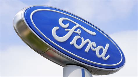 Ford posts $1.76B 1Q profit largely on gas-powered vehicles