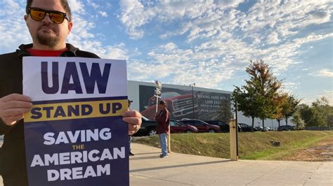 Ford workers join those at GM in approving contract settlement that ended UAW strikes