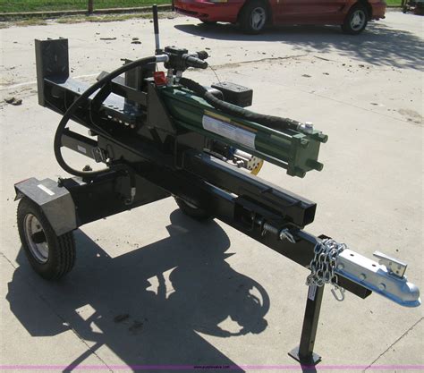 22 Ton LOG SPLITTER 1YEAR 92207MODEL NUMBER LIMITED WARRANTY 10006 Santa Fe Springs Road Santa Fe Springs CA 90670 USA / 1-877-338-0999 www.championpowerequipment.com SAVE THESE INSTRUCTIONS Important Safety Instructions are included in this manual. MADE IN CHINA REV 92207-20110916. 