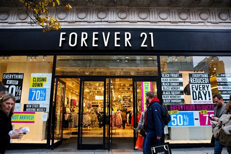 Forever 21 shop. To my surprise, the prices had gone up. I was seeing the same items that other higher quality retailers were selling and it wasn't all clubwear. So I ordered ... 