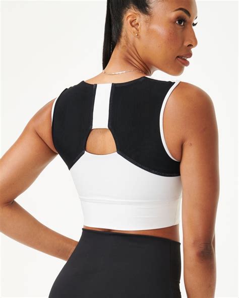 Forme bras. The Forme Pro Short corrects bad hip alignment for everyday people but it can also increase hip rotation during the swing, according to Forme. The short is a cross between a boxer brief and a compression short. However, the Forme Pro Short is constructed of three different materials strategically placed to ensure you’re in the right … 