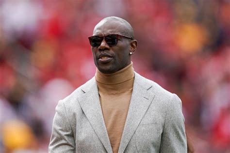 Former 49ers Terrell Owens hit by car following argument, LA sheriff’s department says