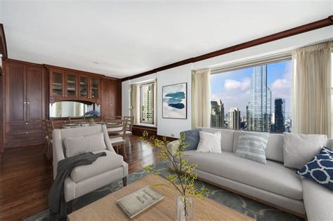 Former Chicago Bears coach Mike Ditka lists Streeterville condo for nearly $600,000
