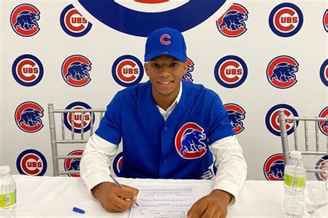 Former Chicago Cubs prospect sought by police in Dominican Republic in connection with a shooting death