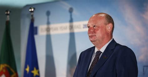 Former EU transport chief sees pay cut