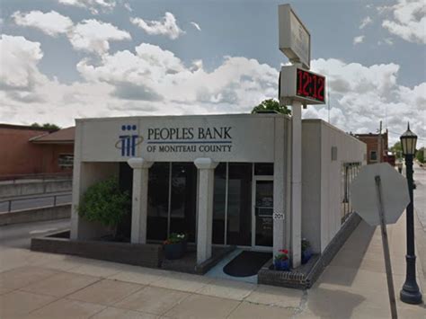 Former Missouri bank executive pleads guilty to embezzling at least $550,000