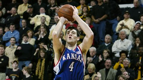Former kansas basketball players. Former Historic Kansas Players in the NBA The current NBA players from Kansas are impressive, but so are the historic ones too. We will touch on a few below. Some other notables, however, include Nick Collison, Drew Gooden, Kirk Hinrich, Raef LaFrenz, and Jacque Vaughn. Danny Manning (1984-1988) 