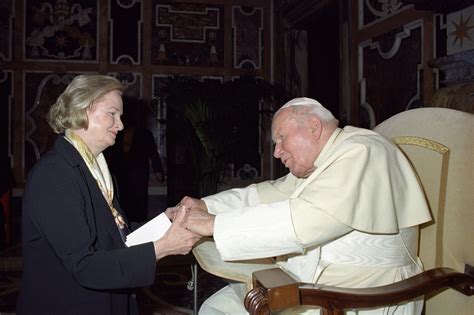 Former lover seen with Pope from a prosperous area (7)