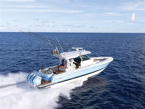 Formula 387 price. The new 38’7” Formula with 12’ beam is powered by triple Mercury Verados, triple Mercury Racing 450Rs or twin Mercury Verado 600 outboards. The Formula 387 Center Console Fish and 387 Center Console Sport build on Formula’s rich offshore heritage and give you the flexibility from all-out Fish to all-out Sport – and all points in between! 
