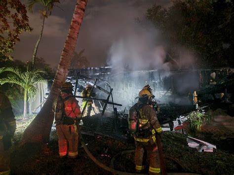 Fort Lauderdale Fire Rescue extinguish mobile home blaze