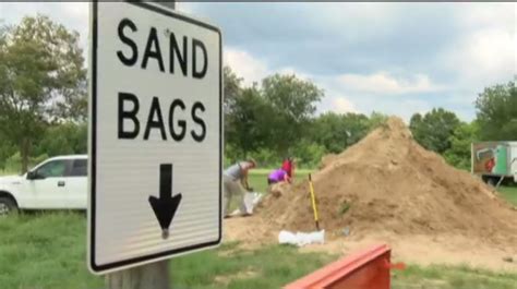 Fort Lauderdale sets ups 3 sandbag distribution sites as Tropical Storm Bret gains strength