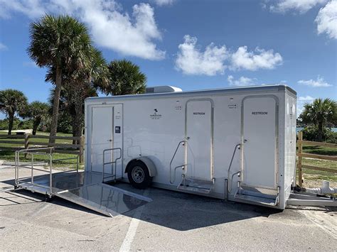 Fort Pierce, FL Port A Potty Rental Cost - Showers & Restrooms