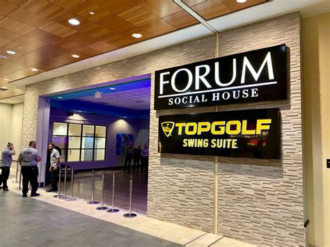 Forum social house. A massive 2,822,400 square inch venue for eating, drinking, swinging, puttting and dancing in Bellevue, WA. Enjoy a progressive American chef's cuisine and a variety of activities at … 