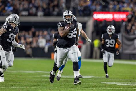 Four days after losing 3-0, Raiders set franchise scoring record, beat Chargers 63-21