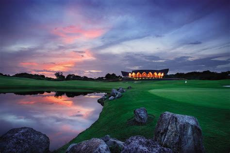 Four seasons golf course. Discover the best golf courses in the United States, from Scottsdale to Orlando, as recommended by PGA Pro Dan Budzius. Enjoy stunning scenery, luxury … 