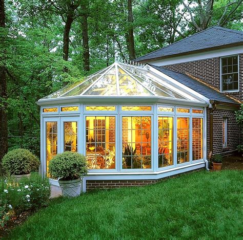 Sep 16, 2019 · Costs to build a four season sunroom. When it comes to a 4 season sunroom, you can expect a total budget of $20,000 to $80,000 — averaging around $30,000. This translates to anything between $120 and $300 per square foot. The high range is due to the specialized materials and insulation. . 
